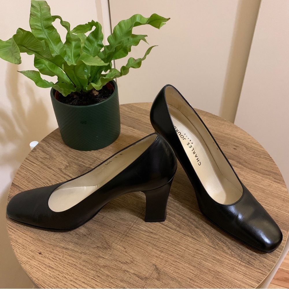 6.5-7 Charles Jourdan Paris Classic Pumps